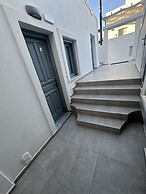 Markakis Studios Fira