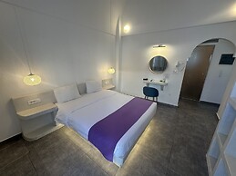 Markakis Studios Fira