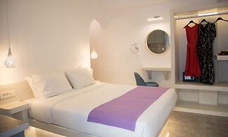Markakis Studios Fira