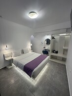 Markakis Studios Fira