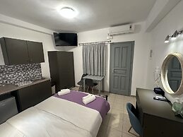 Markakis Studios Fira