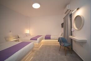 Markakis Studios Fira