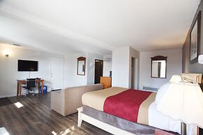 Econo Lodge Inn & Suites
