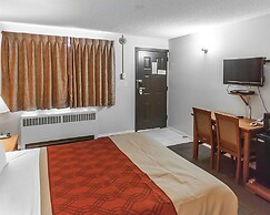 Econo Lodge Inn & Suites