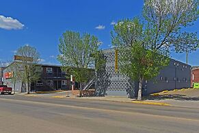 Econo Lodge Inn & Suites