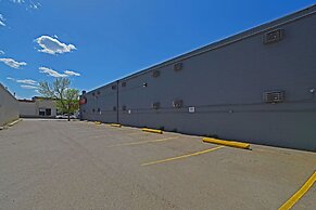 Econo Lodge Inn & Suites