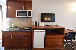 Econo Lodge Inn & Suites