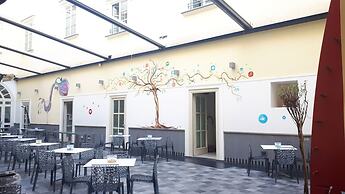 Seven Hostel