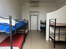 Seven Hostel