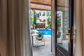 L'Avenida Hotel