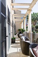 L'Avenida Hotel