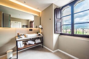 L'Avenida Hotel