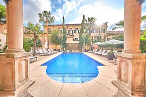L'Avenida Hotel
