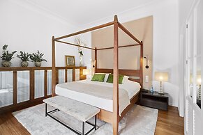 L'Avenida Hotel