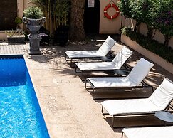 L'Avenida Hotel