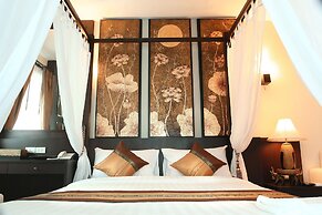 Mirth Sathorn Hotel