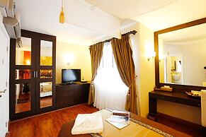 Mirth Sathorn Hotel
