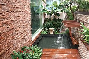Mirth Sathorn Hotel