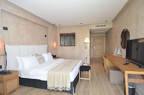 Evilion Sea And Sun