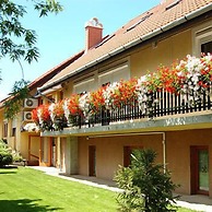 Sarokház Panzió