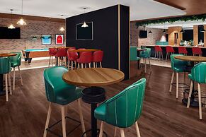 Holiday Inn Express Dubai Airport by IHG