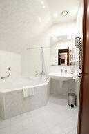 Agh Hotel