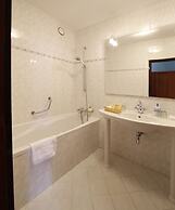 Agh Hotel