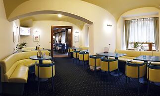 Agh Hotel