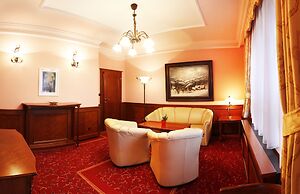 Agh Hotel
