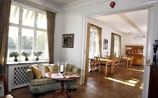 Adels Lågprishotell