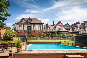 De Rougemont Manor Hotel & Suites