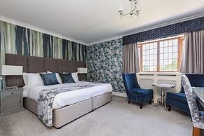 De Rougemont Manor Hotel & Suites