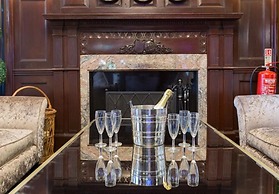 De Rougemont Manor Hotel & Suites