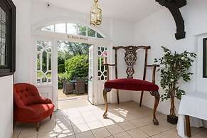 De Rougemont Manor Hotel & Suites