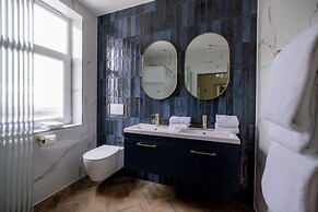Brisbane House Hotel