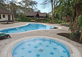 Sweetwaters Serena Camp