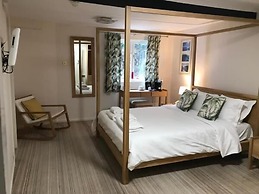 Mariners Hotel