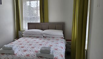 Holly Lodge