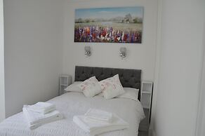 Holly Lodge