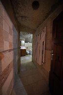 Holiday Cave Hotel
