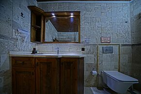 Holiday Cave Hotel