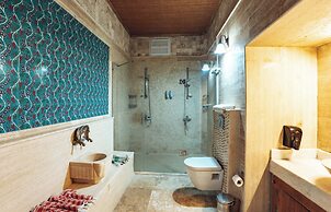 Holiday Cave Hotel