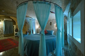 Holiday Cave Hotel