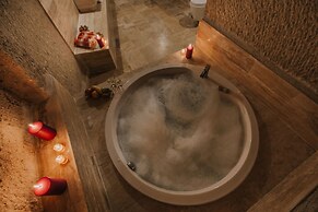 Holiday Cave Hotel
