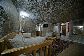 Holiday Cave Hotel