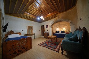Holiday Cave Hotel