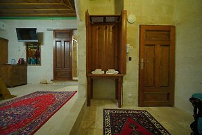 Holiday Cave Hotel