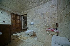 Holiday Cave Hotel