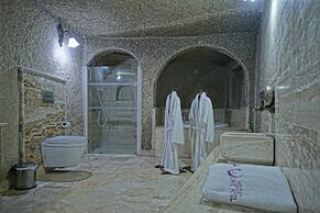 Holiday Cave Hotel