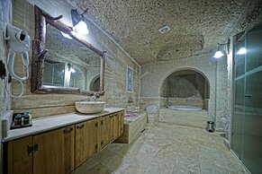 Holiday Cave Hotel